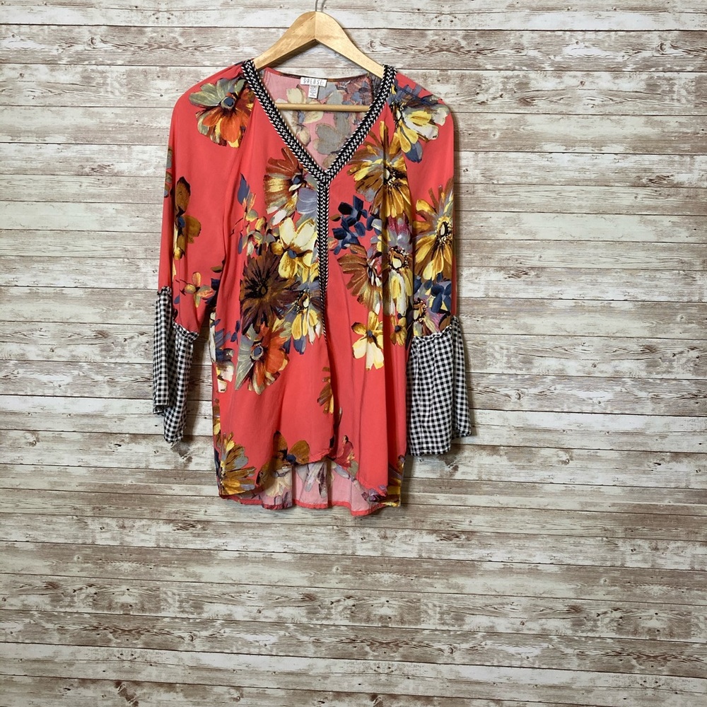 Super Cute Spense Floral Hi Lo Top